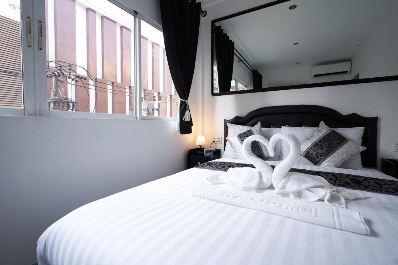 Thonglor Suites Hotel Bangkok Exterior photo