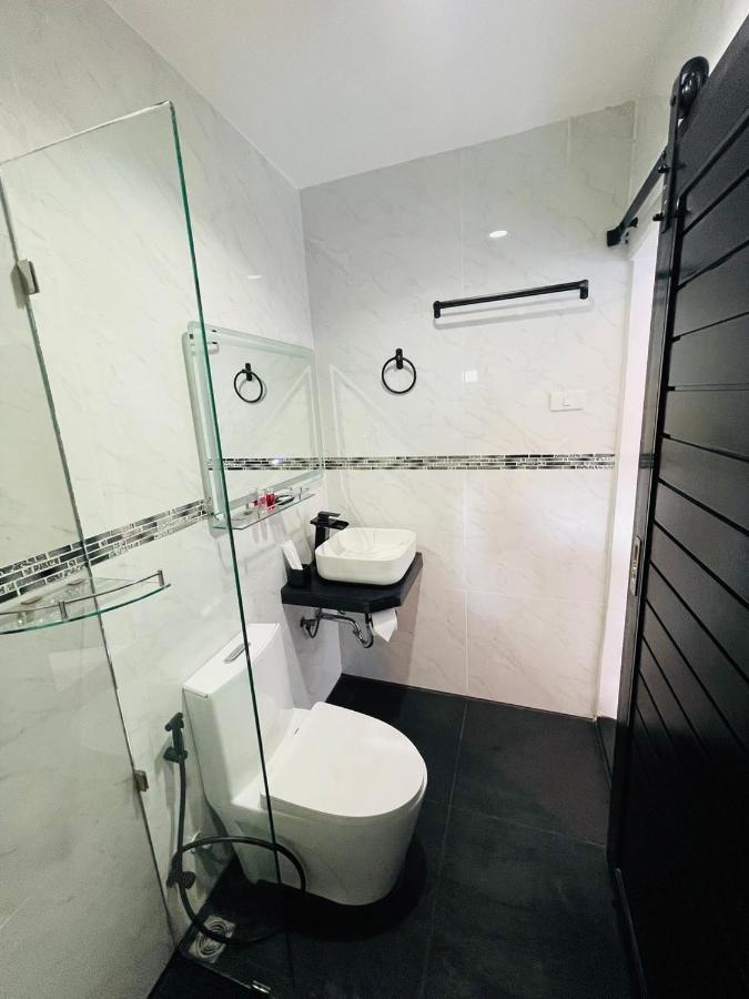 Thonglor Suites Hotel Bangkok Exterior photo