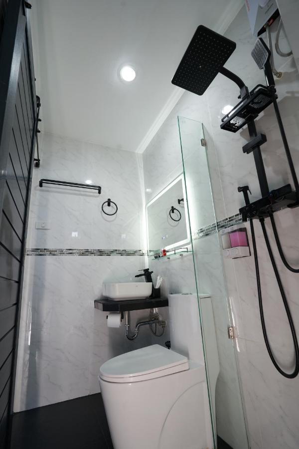 Thonglor Suites Hotel Bangkok Exterior photo
