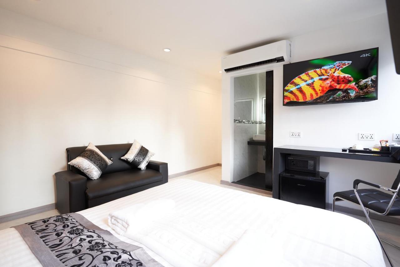 Thonglor Suites Hotel Bangkok Exterior photo