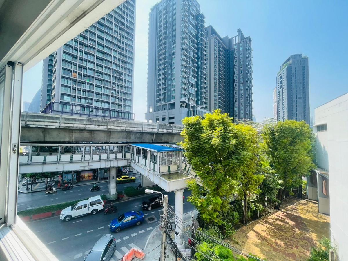 Thonglor Suites Hotel Bangkok Exterior photo