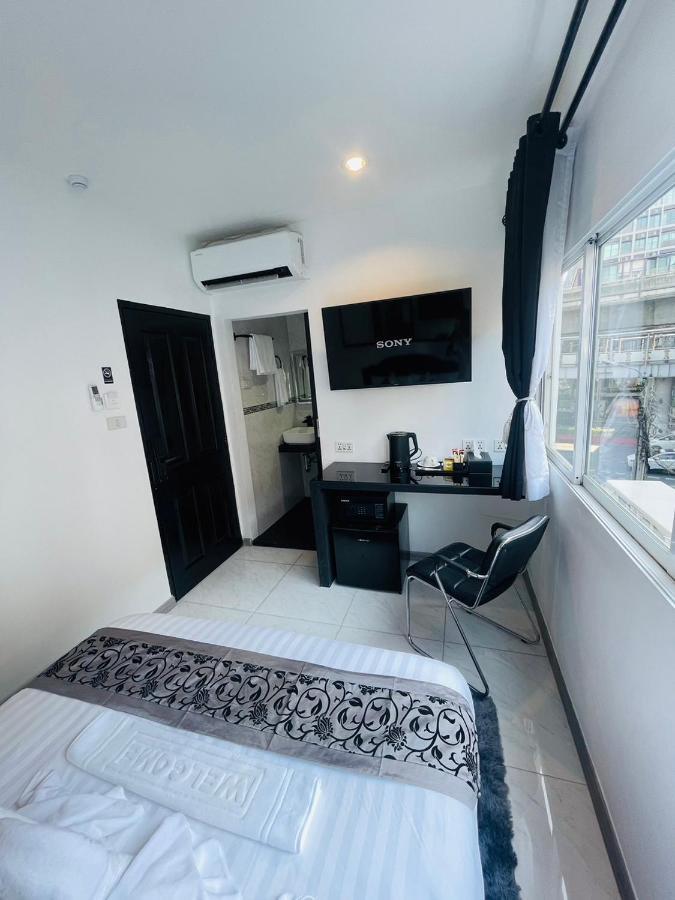 Thonglor Suites Hotel Bangkok Exterior photo