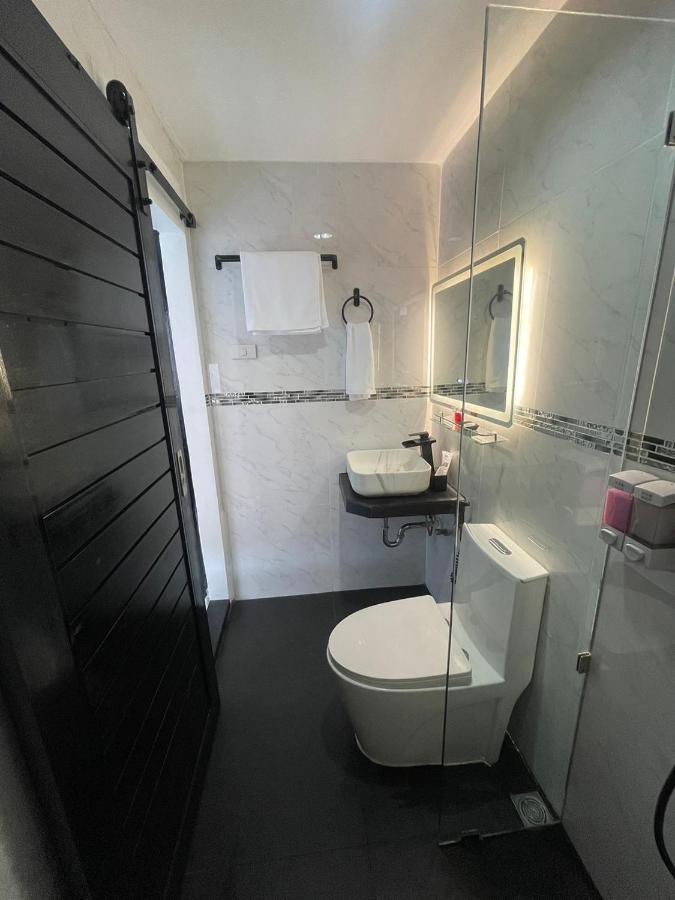 Thonglor Suites Hotel Bangkok Exterior photo